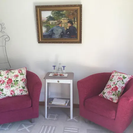 Le Chant Des Oiseaux Couette-café Viry (Burgundy)