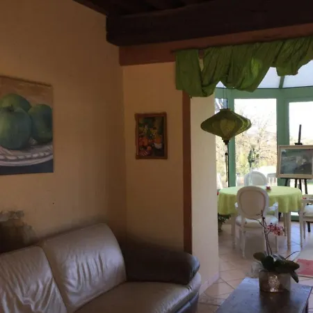 Le Chant Des Oiseaux Bed & Breakfast *